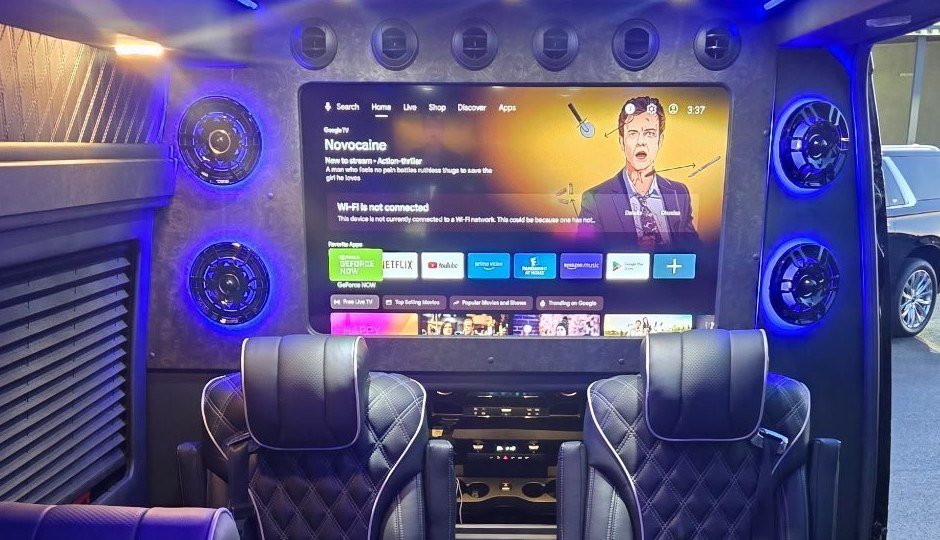 Jet Sprinter screen and speakers